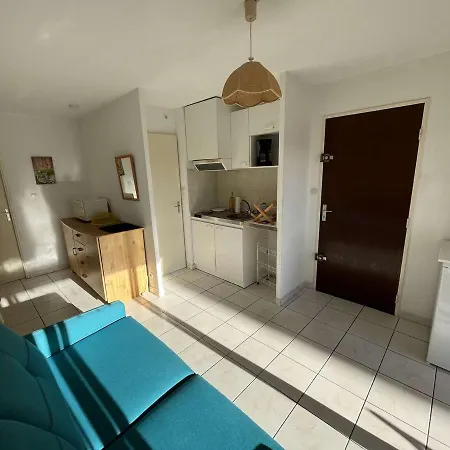 2 Pieces Avec Piscine, Parking, Proche Commerces - - Fr-1-387-188 Apartament *