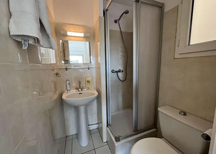 2 Pieces Avec Piscine, Parking, Proche Commerces - - Fr-1-387-188 * マルセイヤン